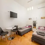 Studio Apartments Tiho & Nena