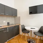 Studio Apartments Tiho & Nena